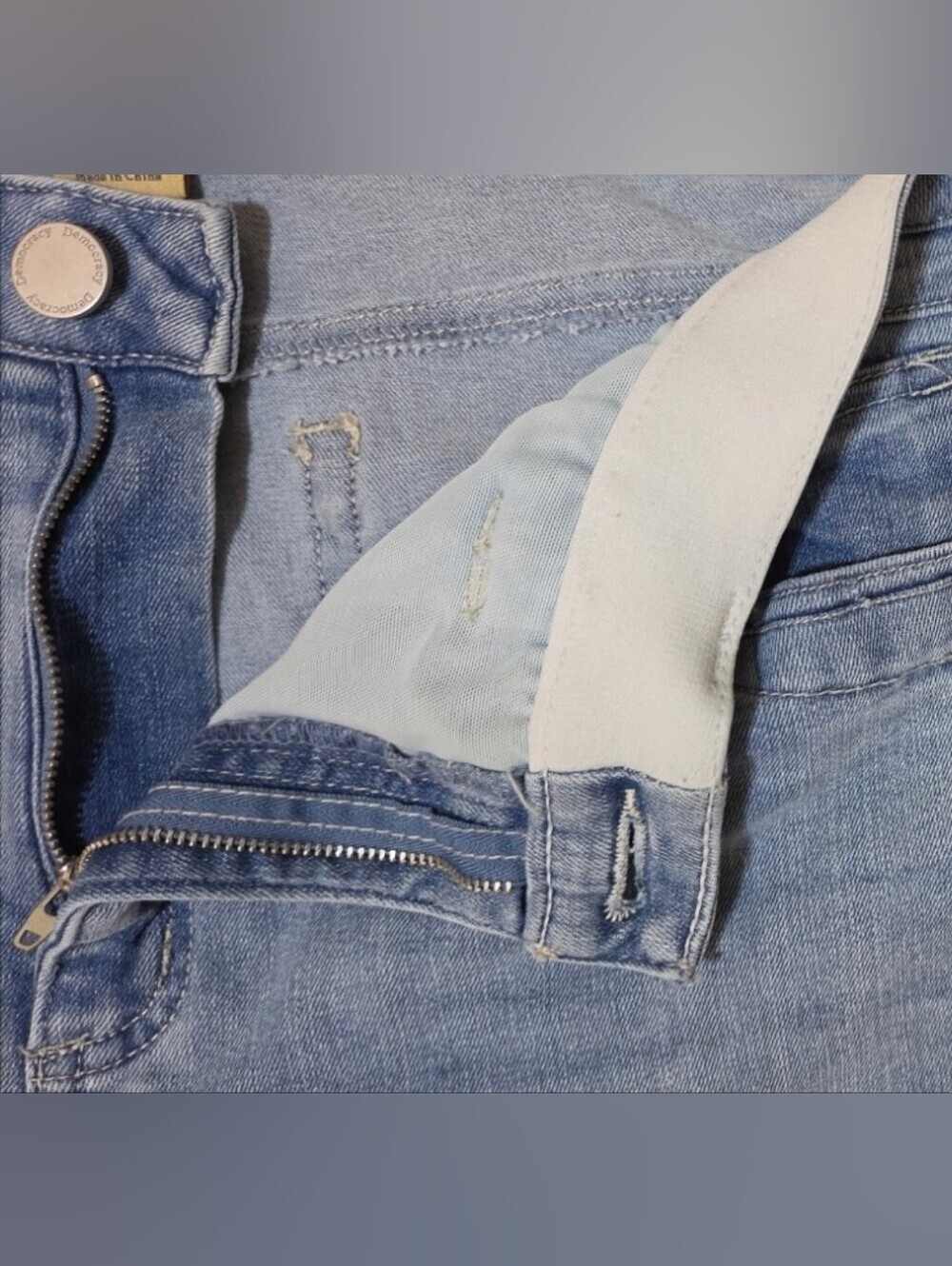 Democracy Light Wash Distressed Jeans Size 16 - Picture 7 of 14